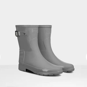NWOT HUNTER GRAY SLIM FIT SHORT GLOSS RAIN BOOT